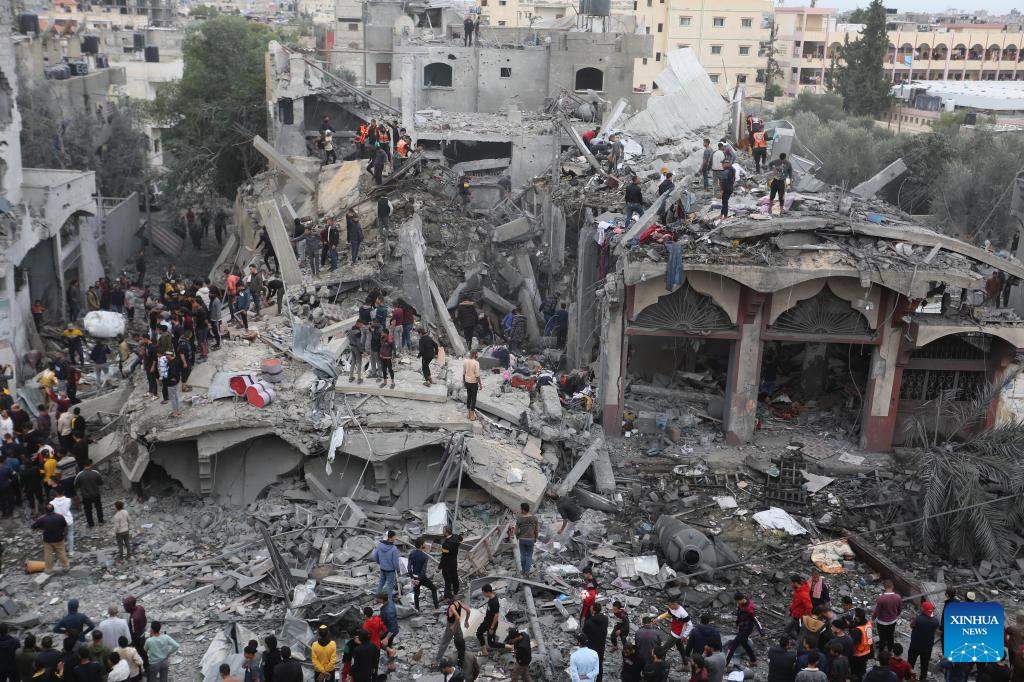 Đống đổ nát của các tòa nhà bị phá hủy trong cuộc không kích của Israel ở thành phố Rafah, phía nam Dải Gaza, ngày 22.11.2023. Ảnh: Xinhua