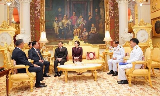 Chủ tịch Quốc hội Vương Đình Huệ hội kiến Nhà vua Maha Vajiralongkorn và Hoàng hậu Thái Lan. Ảnh: TTXVN