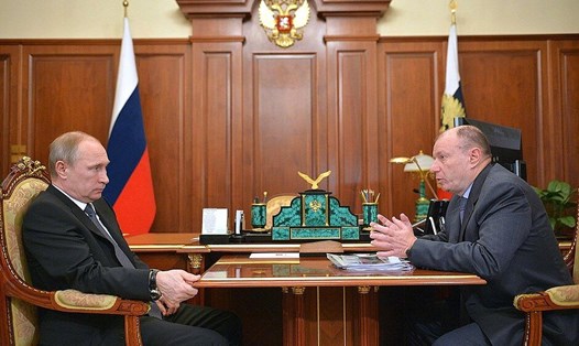 Doanh nhân Nga Vladimir Potanin (phải) trong cuộc gặp Tổng thống Vladimir Putin. Ảnh: Điện Kremlin