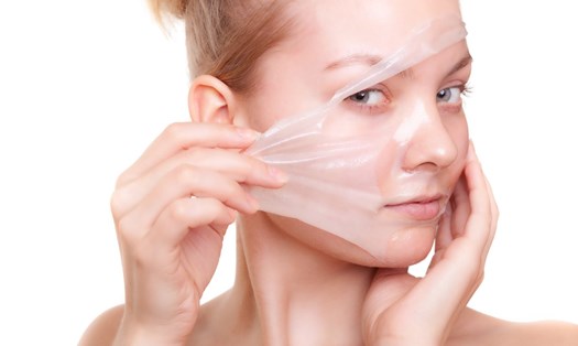 Peel da đúng cách sẽ giúp làn da của các chị em luôn khoẻ sáng và mịn màng. Ảnh: Pixabay