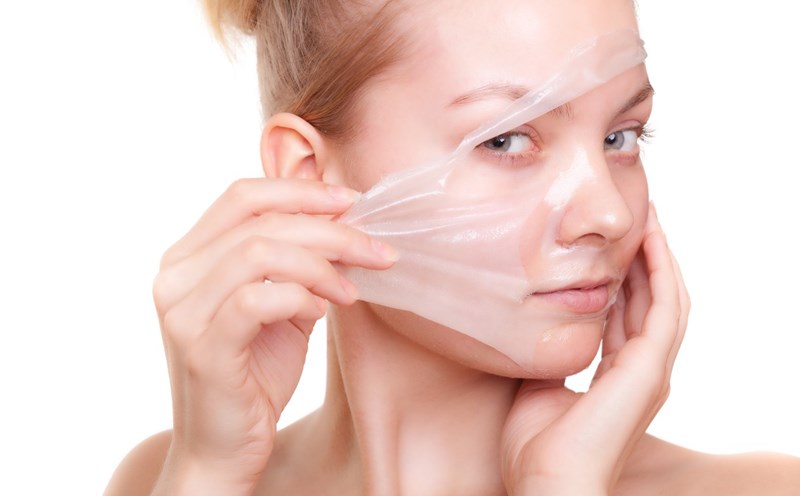 Peel da đúng cách sẽ giúp làn da của các chị em luôn khoẻ sáng và mịn màng. Ảnh: Pixabay