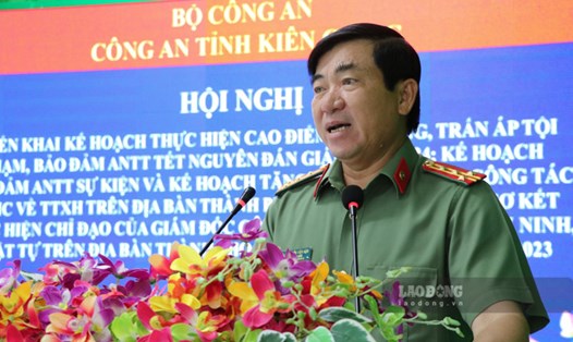 Đại tá Nguyễn Văn Hận - Giám đốc Công an tỉnh Kiên Giang phát biểu chỉ đạo tại hội nghị. Ảnh: Tiến Dũng