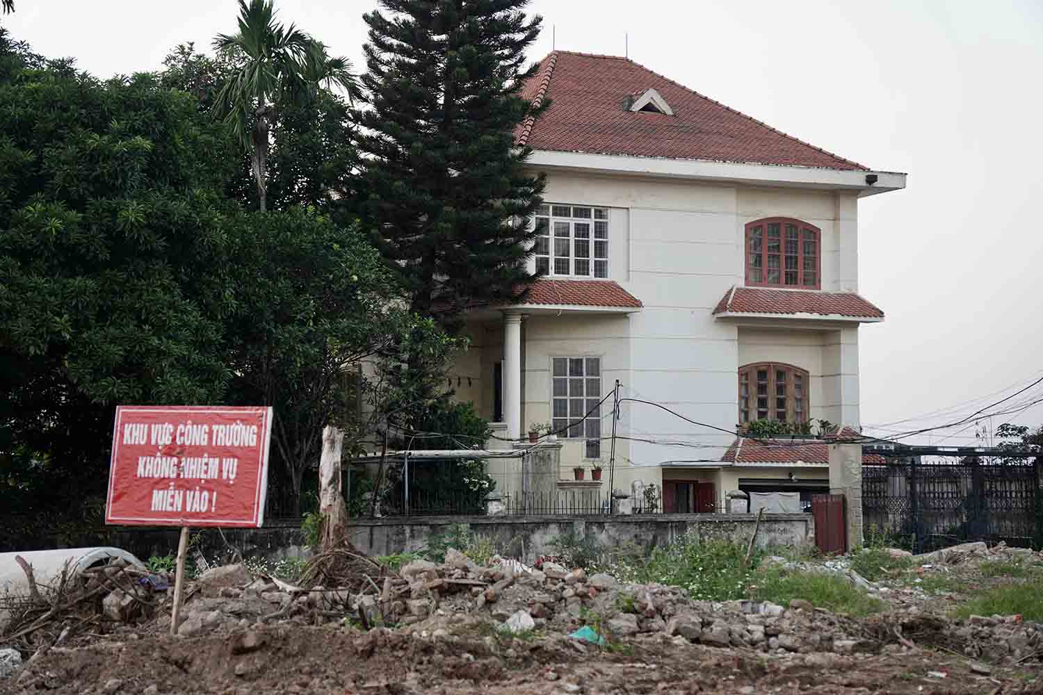 Theo UBND phường Ngọc Lâm, hiện còn khoảng 10 hộ chưa đồng ý giao đất, ảnh hưởng đến tiến độ dự án.