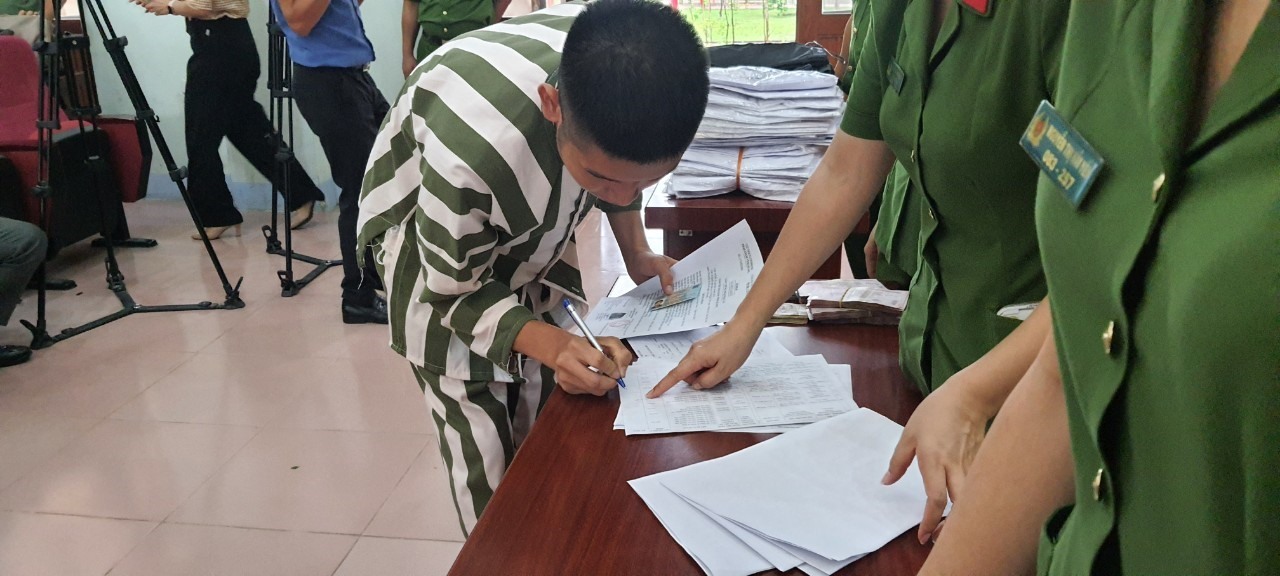 Phạm nhân ở Trại giam Vĩnh Quang được đặc xá, tha tù trước thời hạn tháng 9.2022. Ảnh: Quang Việt