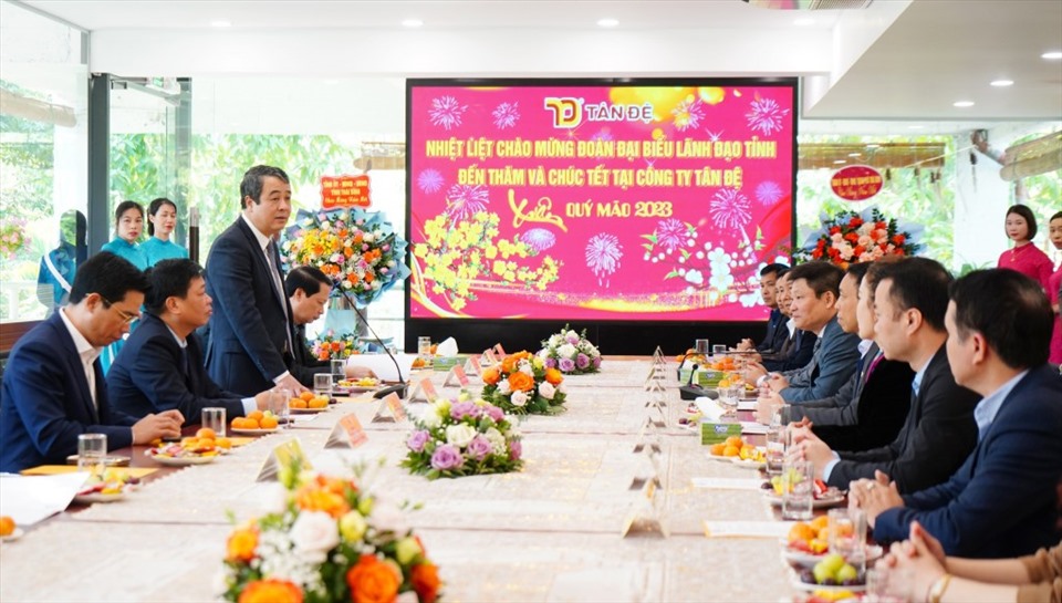 Đồng chí Ngô Đông Hải, Ủy viên Ban Chấp hành Trung ương Đảng, Bí thư Tỉnh ủy Thái Bình phát biểu chỉ đạo tại buổi gặp mặt đầu năm với công ty Tân Đệ.