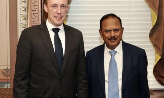 Cố vấn An ninh Quốc gia Mỹ Jake Sullivan và người đồng cấp Ấn Độ Ajit Doval. Ảnh: Đại sứ quán Ấn Độ tại Mỹ