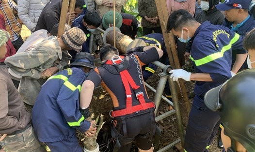 Hiện trường một vụ giải cứu nạn nhân rơi xuống giếng sâu tại Đắk Lắk. 
Ảnh: Bảo Trung