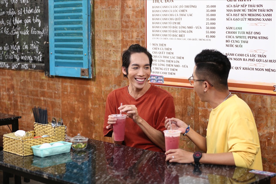 Dương Thanh Vàng (trái) bất ngờ tiết lộ đã có người yêu 8 năm. Ảnh: Nhà sản xuất Bee cung cấp.