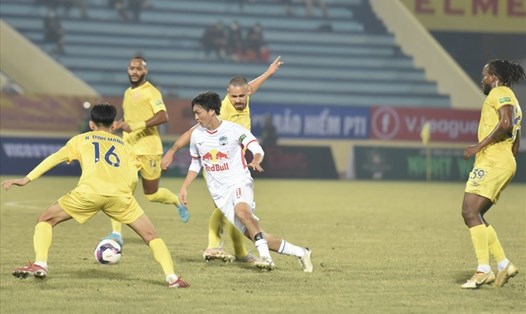 Nam Định đối đầu với Hoàng Anh Gia Lai tại vòng 3 V.League 2023. Ảnh: Minh Hiếu