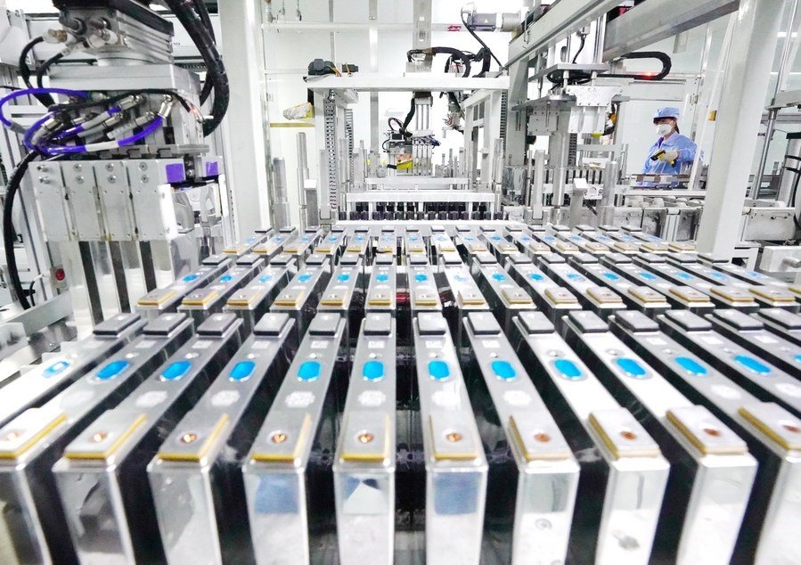 Dây chuyền sản xuất tại nhà máy sản xuất pin lithium ở Đường Sơn, tỉnh Hà Bắc, phía bắc Trung Quốc. Ảnh minh hoạ. Ảnh: Xinhua