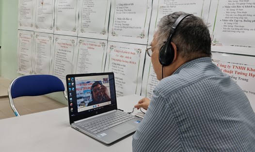 Phỏng vấn trực tuyến tại Phiên chợ việc làm Đà Nẵng ngày 3.2. Ảnh: Tường Minh