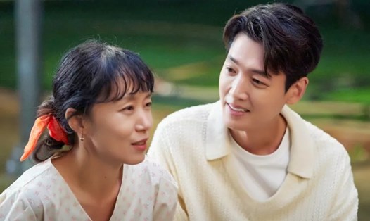 “Khóa học yêu cấp tốc” là phim Hàn được yêu thích hiện nay. Ảnh: Nhà sản xuất tvN.