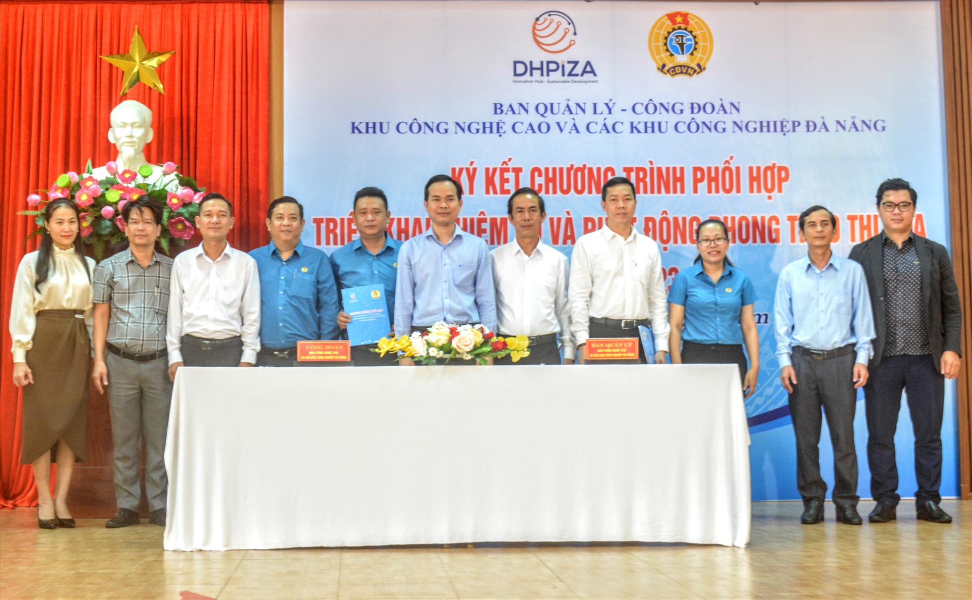 Ban quản lý - Công đoàn Khu công nghệ cao và các khhu công nghiệp Đà Nẵng ký kết phối hợp. Ảnh: Tường Minh