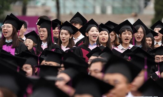 Sinh viên tốt nghiệp của Đại học Thanh Hoa ở Bắc Kinh, Trung Quốc, năm 2019. Ảnh: Xinhua