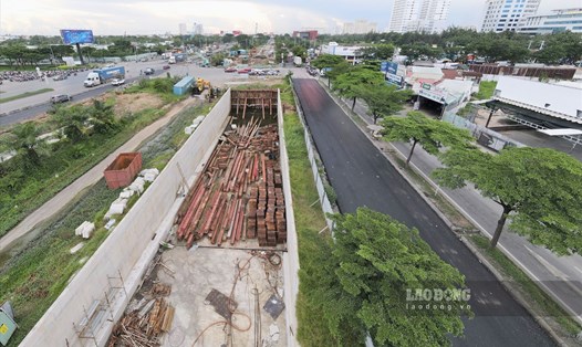 Một nhánh hầm chui nút giao Nguyễn Văn Linh - Nguyễn Hữu Thọ (quận 7) sẽ hoàn thành trong năm 2023.  Ảnh: Anh Tú