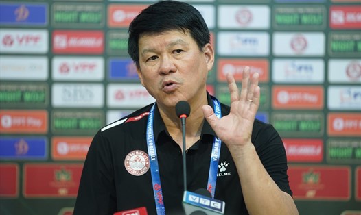 Huấn luyện viên Vũ Tiến Thành đang chịu nhiều sức ép cùng đội TPHCM. Ảnh: An Phú