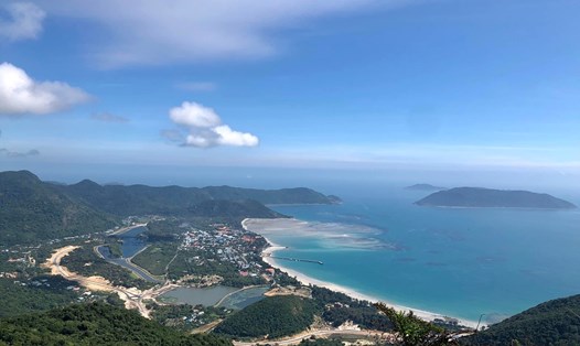 Trung tâm Côn Đảo nhìn từ trên cao. Ảnh: Mạnh Cường