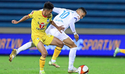Nam Định và Hoàng Anh Gia Lai hoà 2-2 đầy kịch tính tại vòng 3 V.League 2023. Ảnh: Minh Dân