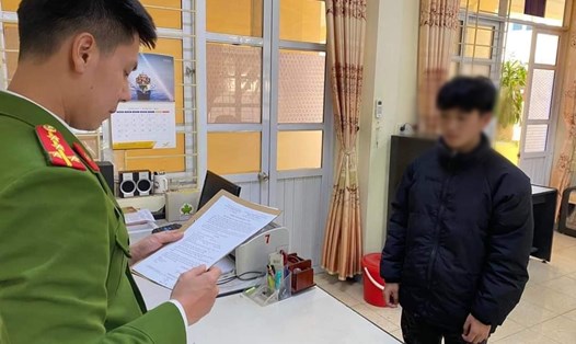 Công an tỉnh Cao Bằng vừa ra quyết định khởi tố một nam sinh lớp 12 có hành vi đâm xe thẳng vào 1 đồng chí CSGT. Ảnh: CA Cao Bằng.