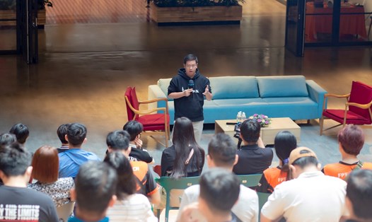 Các diễn giả thuyết trình về phát triển thị trường game Việt tại hội nghị diễn ra tháng 12.2022. Ảnh: Mỹ Lê