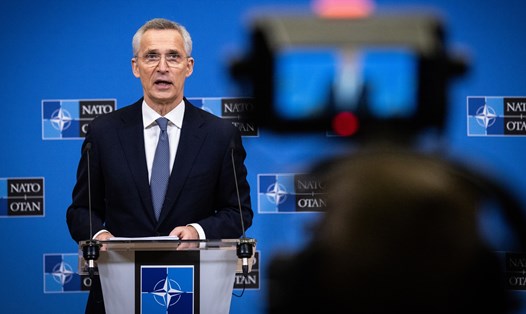 Tổng thư ký NATO Jens Stoltenberg phát biểu tại họp báo trước cuộc họp Bộ trưởng Quốc phòng NATO ngày 13.12.2023 tại Brussels, Bỉ. Ảnh: NATO