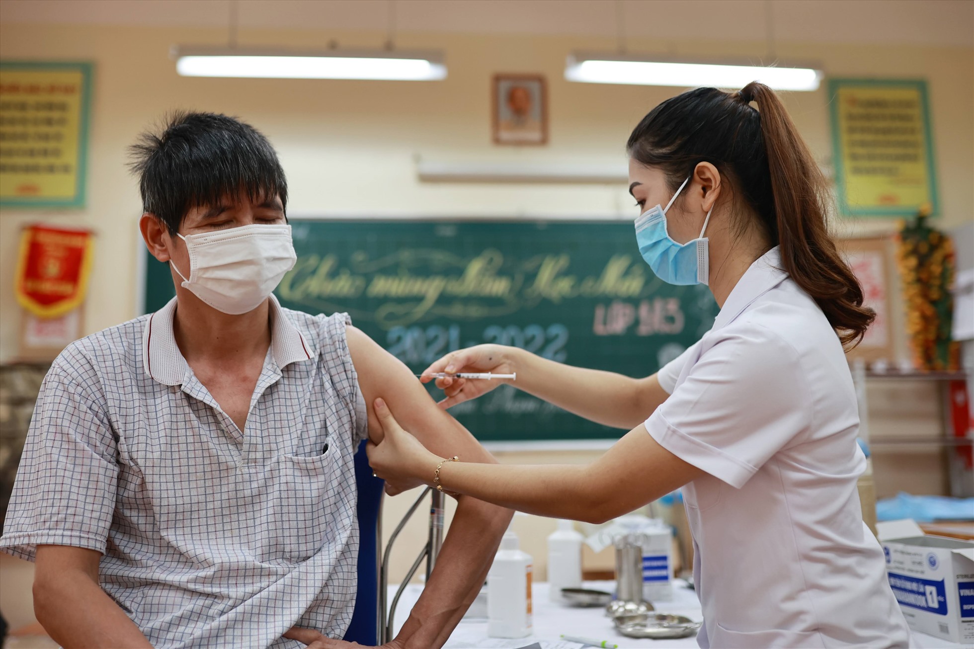 Tăng mức phụ cấp ưu đãi theo nghề đối với viên chức y tế dự phòng, y tế cơ sở lên 100%, áp dụng từ ngày 1.1.2022 đến hết ngày 31.12.2023. Ảnh: Hải Nguyễn