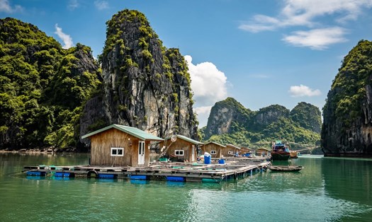 Làng chài nổi Vung Viêng. Ảnh: Shutterstock