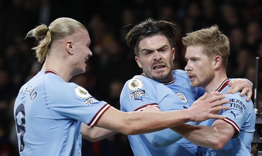 Man City chính thức giành ngôi đầu từ tay Arsenal.  Ảnh: AFP