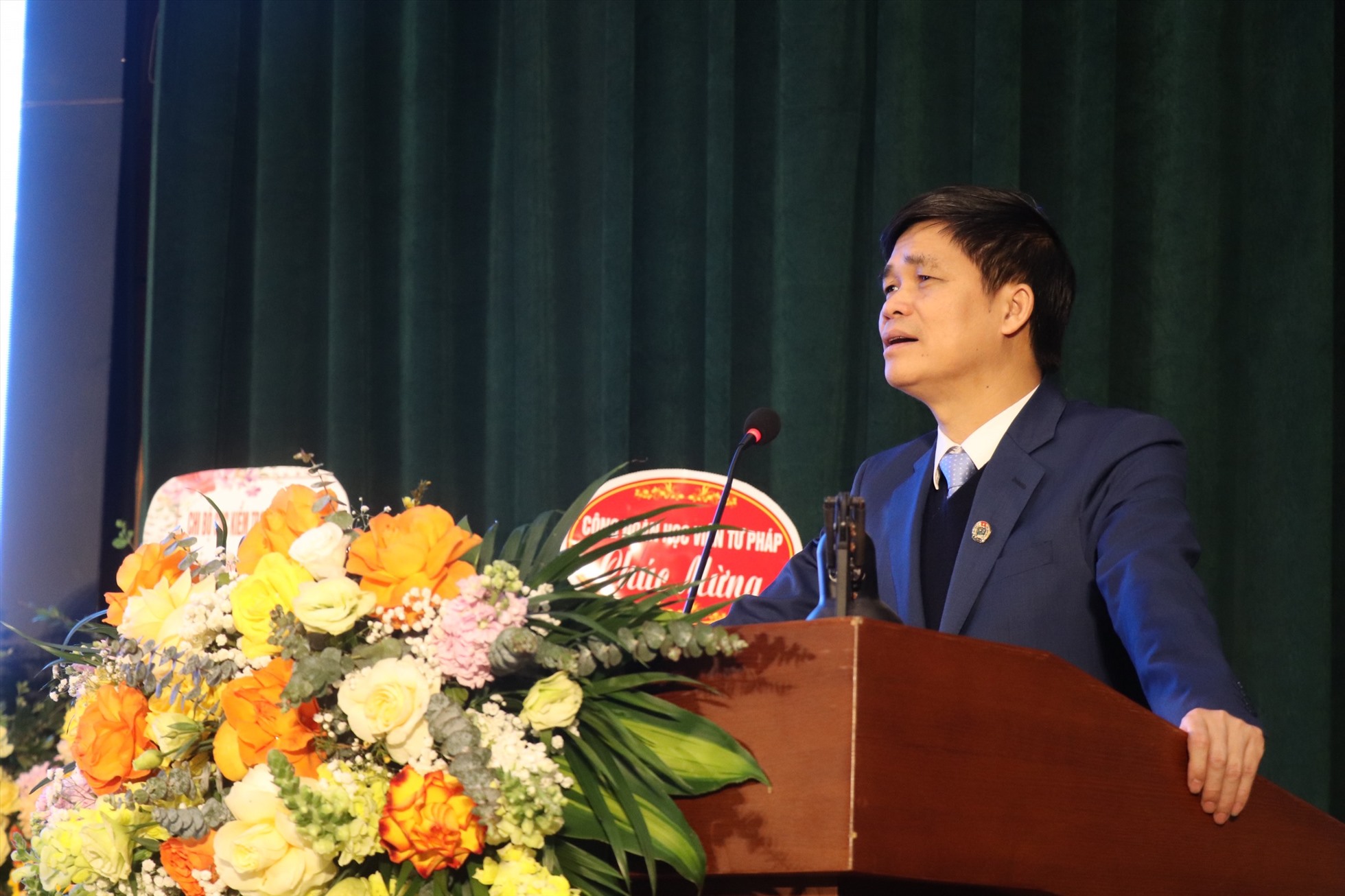 Ông Ngọ Duy Hiểu chủ trì hội nghị đánh giá kết quả tổ chức đại hội điểm. Ảnh: Phương Minh