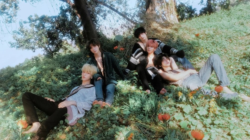 TXT đứng đầu 3 bảng xếp hạng Billboard. Ảnh: Allkpop.