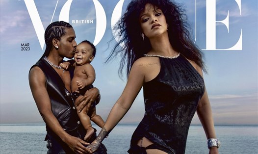 Rihanna cùng bạn trai và con trai đầu lòng lên trang bìa tạp chí Vogue Anh. Ảnh: Vogue