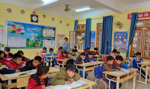 Việc thiếu giáo viên Tiếng Anh, Tin học đang ảnh hưởng không nhỏ đến chất lượng dạy và học ở vùng cao Sơn La. Ảnh: Trường Tiểu học Lóng Luông