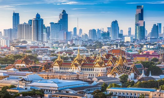 Sự giao thoa giữa vẻ đẹp truyền thống và hiện đại của Bangkok. Ảnh: ab in den urlaub