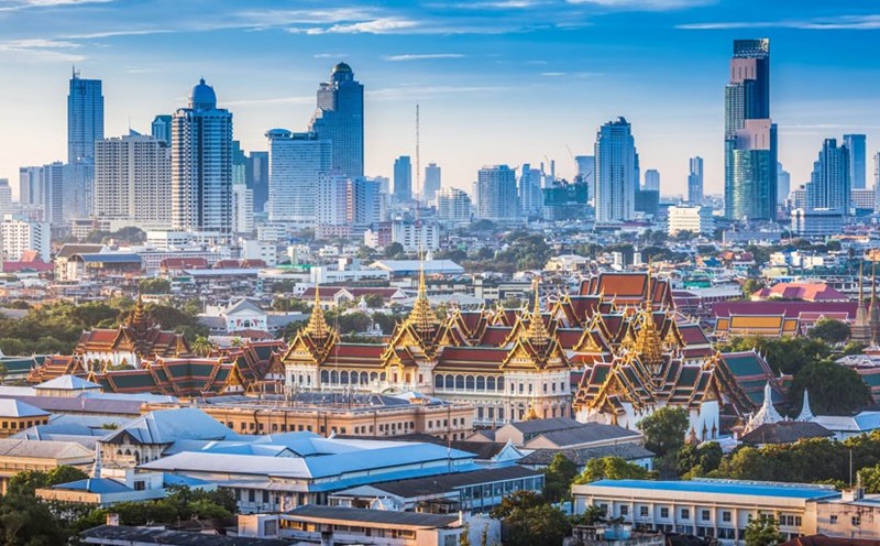 Sự giao thoa giữa vẻ đẹp truyền thống và hiện đại của Bangkok. Ảnh: ab in den urlaub