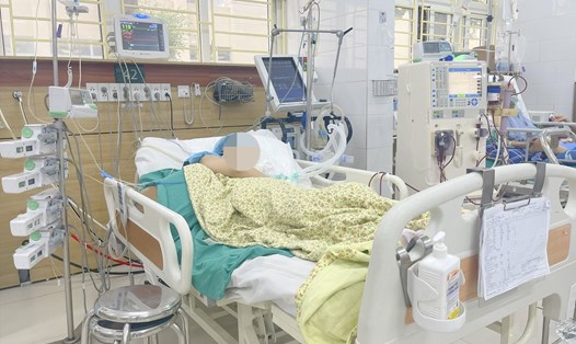 Bệnh nhân hiện đang điều trị tại Trung tâm Chống độc- Bệnh viện Bạch Mai. Ảnh: Mai Thanh