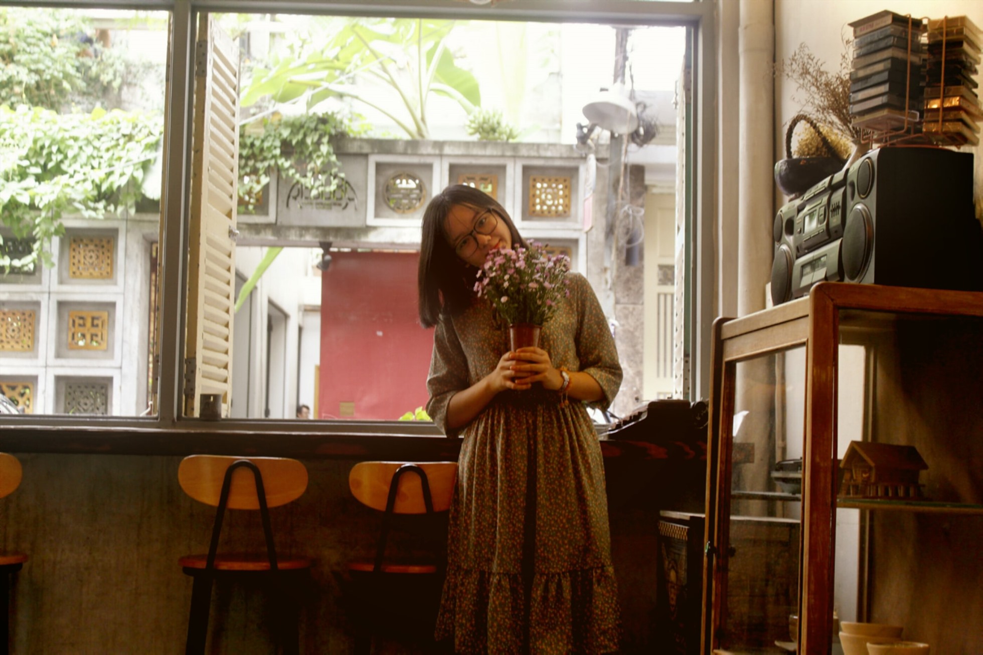 Giới trẻ có xu hướng lựa chọn không gian vintage hoài cổ hơn những nơi sầm uất. Ảnh: Việt Phong