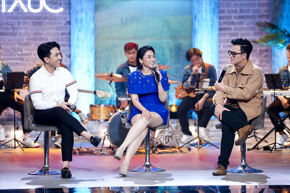 Dương Edward và các nghệ sĩ trong chương trình. Ảnh: Bee cung cấp.