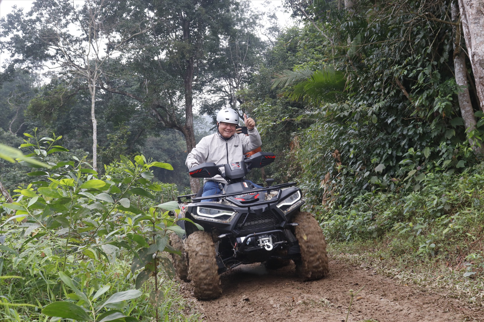 Quảng Bình mở tour lái motor qua rừng lim, khám phá "nhà của Kong"