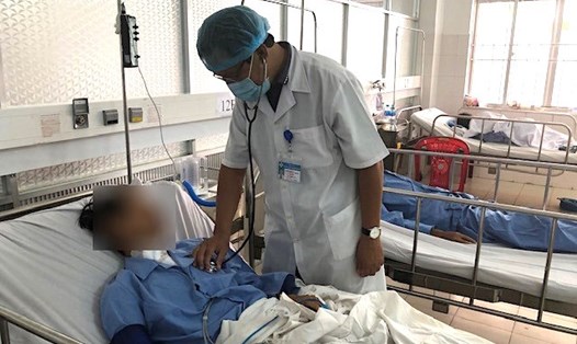 Một bệnh nhân bị tai biến nằm điều trị tại Bệnh viện Đa khoa Trung ương Cần Thơ. Ảnh: Bệnh viện cung cấp