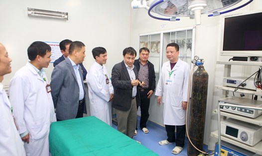 Lãnh đạo Bệnh viện Trung ương Huế hỗ làm việc tại tỉnh Hà Tĩnh. Ảnh: Bệnh viện cung cấp