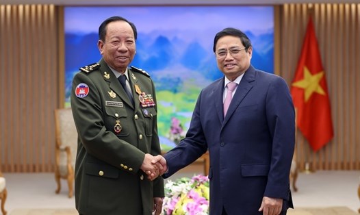 Thủ tướng Phạm Minh Chính đề nghị Bộ Quốc phòng và Quân đội Việt Nam - Campuchia tiếp tục phối hợp chặt chẽ, triển khai hiệu quả nhận thức chung giữa lãnh đạo cấp cao hai nước. Ảnh: VGP