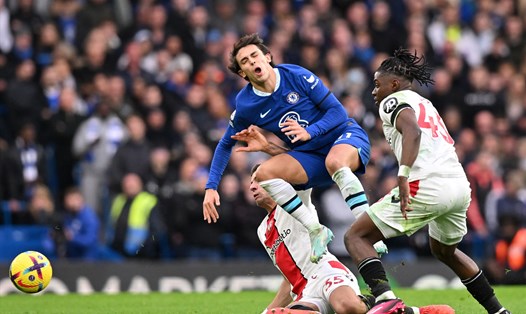Chelsea (áo xanh) tiếp tục gây thất vọng lớn. Ảnh: AFP