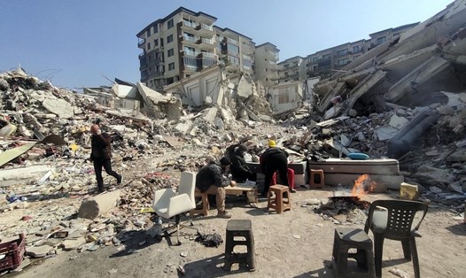 Đống đổ nát sau trận động đất ở Antakya, tỉnh Hatay, Thổ Nhĩ Kỳ. Ảnh: Xinhua