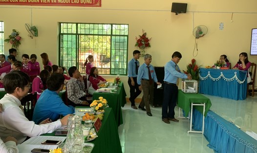 Đại hội điểm tại CĐCS Trường TH&THCS Hà Huy Tập (huyện Thuận Bắc) được các tổ chức với hình thức và nội dung phong phú, đảo bảo lựa chọn ban chấp hành đủ năng lực đáp ứng yêu cầu của hoạt động Công đoàn nhiệm kỳ mới. Ảnh: Kim Trinh
