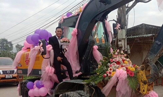 Chiếc xe hoa rước dâu đặc biệt của chú rể đến từ huyện Nghi Lộc (Nghệ An). Ảnh: Hải Đăng
