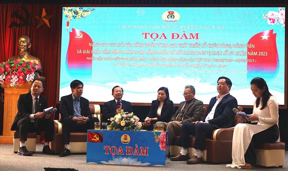 Các đại biểu tham gia buổi toạ đàm. Ảnh: Đào Thu