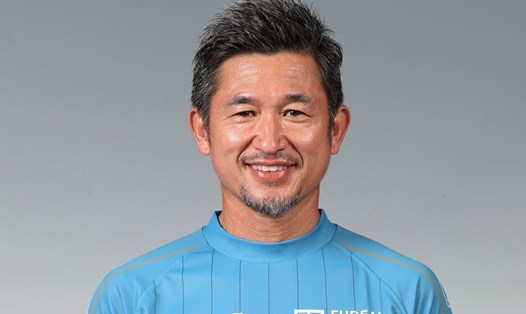 Kazuyoshi Miura được xem là cầu thủ chuyên nghiệp già nhất thế giới khi vẫn bền bỉ ra sân ở tuổi U60. Ảnh: Yokohama FC