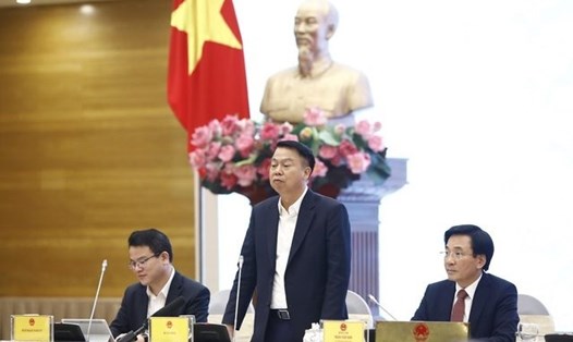 Thứ trưởng Bộ Tài chính Nguyễn Đức Chi trả lời tại họp báo. Ảnh: Phạm Đông