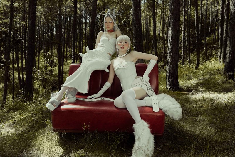 Tóc Tiên và tlinh hoá thần Cupid trong lần trở lại Vpop