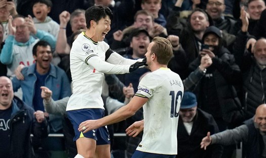 Son và Kane lại tỏa sáng cùng nhau để giúp Tottenham có 3 điểm quý giá. Ảnh: AFP
